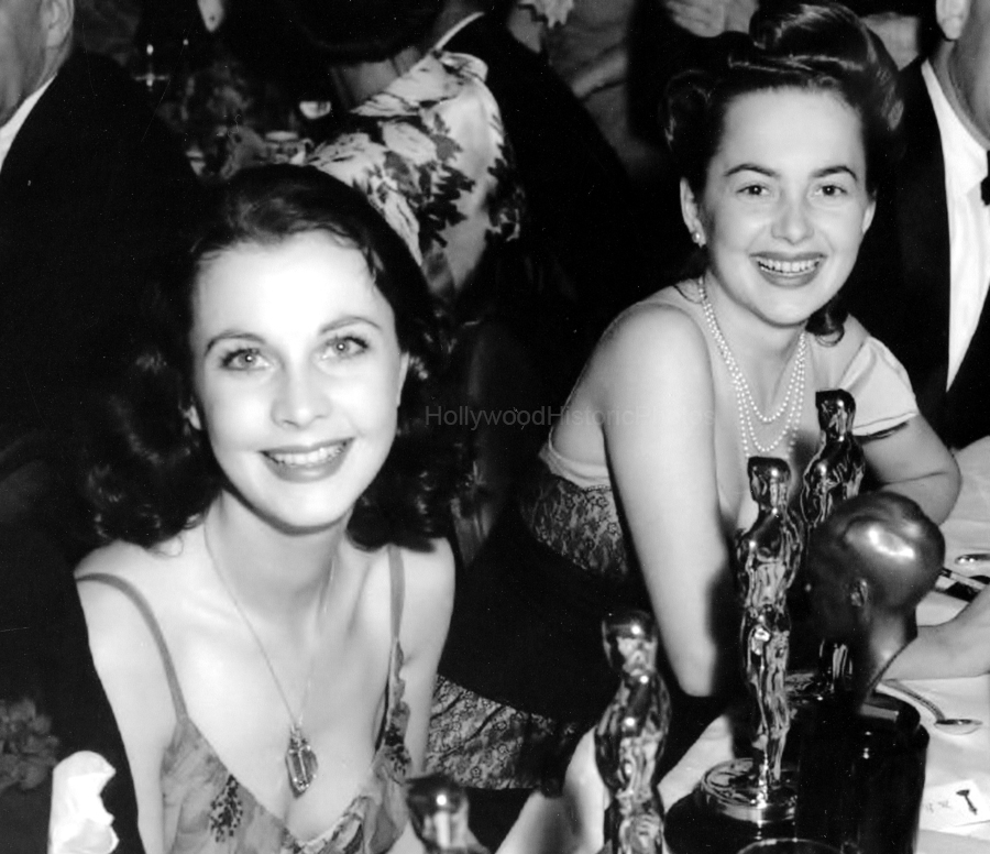 1940 Best Supporting Actress Oscar wm.jpg